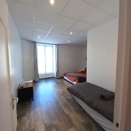 6 Personnes Proche Station De *